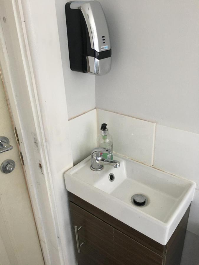 Budget Stay, Shared Guest House, R1 Mount Pleasant Hill สวอนซี ภายนอก รูปภาพ